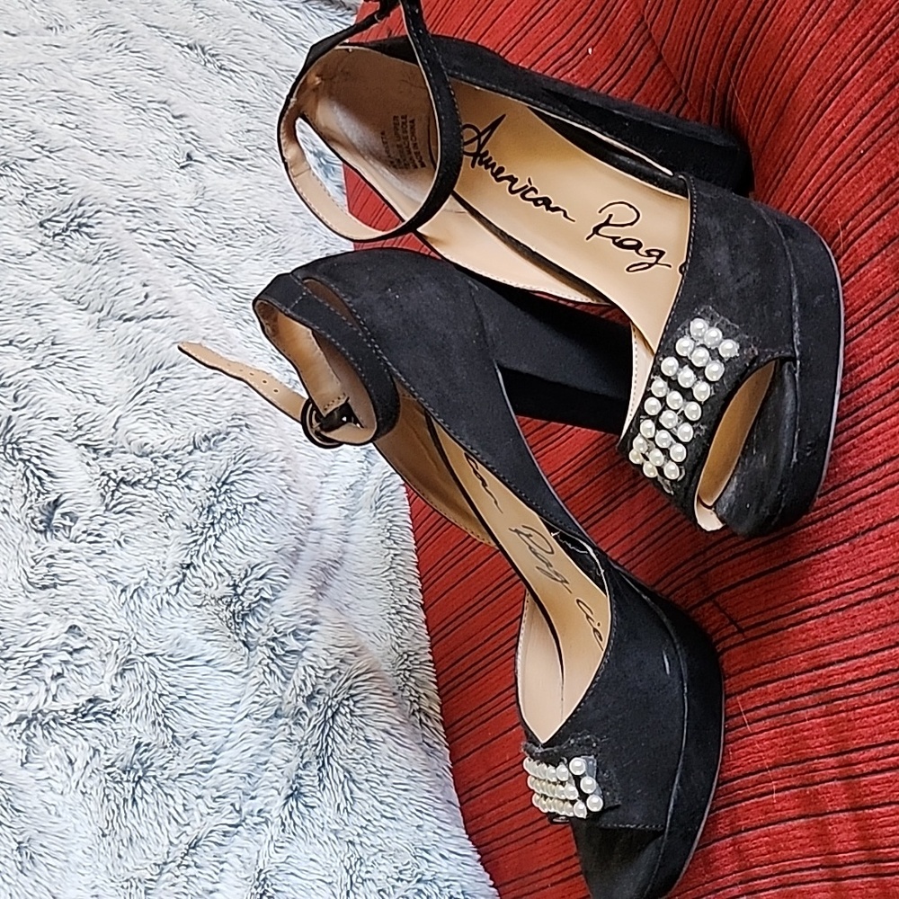 Shoes - Picture 2 of 5